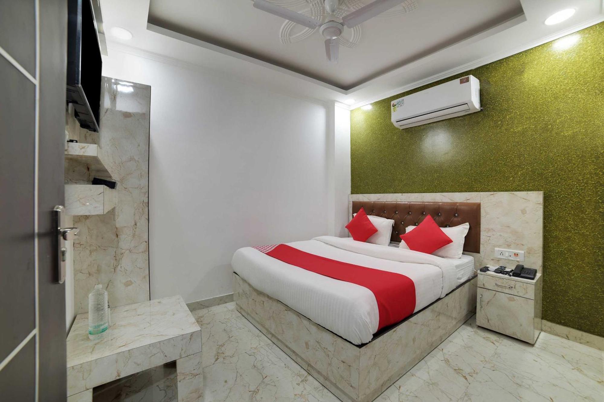 Hotel O Kanak Palace New Delhi Buitenkant foto
